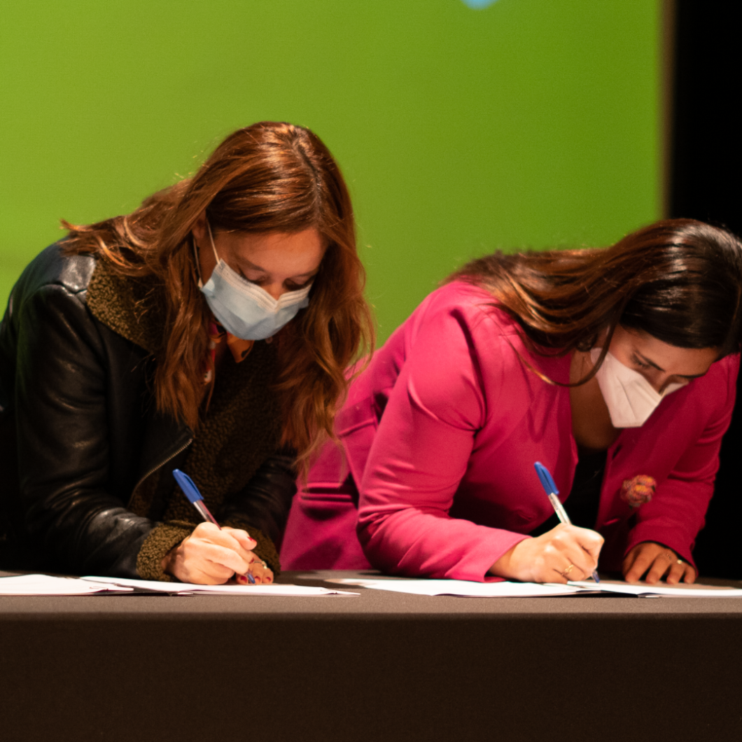 Firma de convenio entre Teatro Ictus y Centro Cultural Casona Dubois